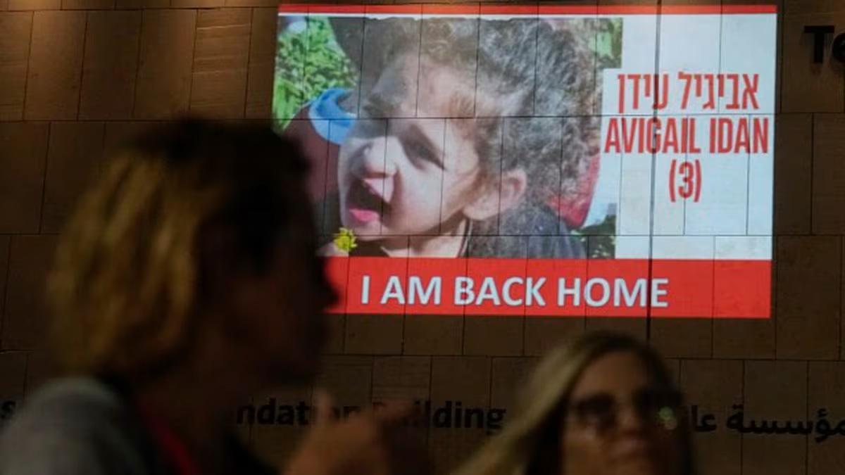 Hamás libera a una niña estadounidense de 4 años entre los 17 rehenes y busca ampliar el acuerdo
