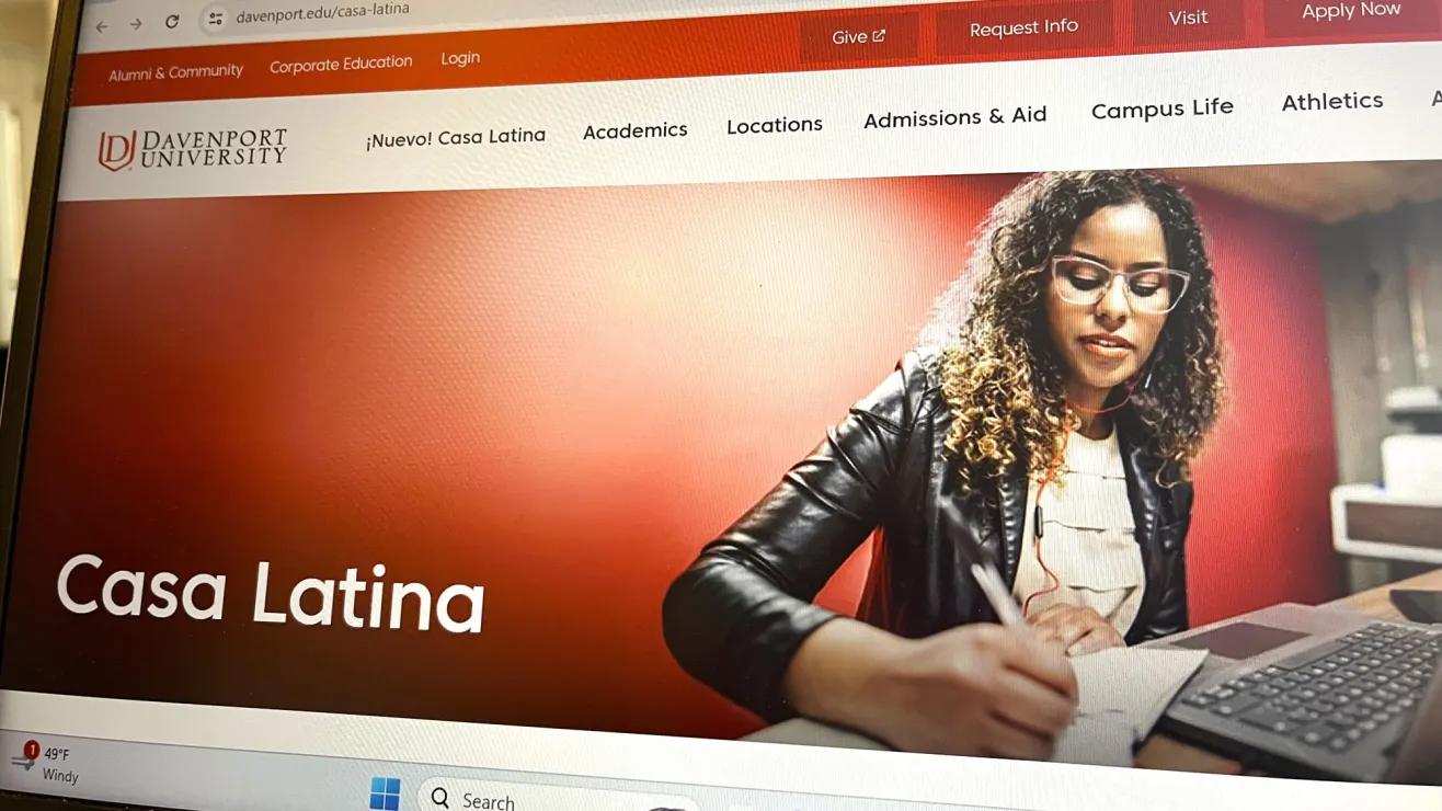 Universidad ofrece becas a indocumentados para licenciaturas en español desde cualquier parte de EE.UU.