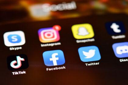 El ICE está buscando expandir su capacidad de vigilancia en redes sociales