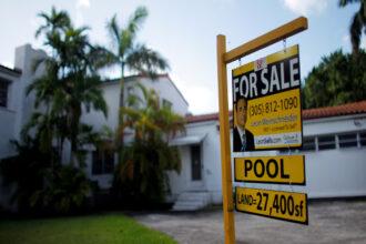 Florida evalúa eliminar el impuesto a la propiedad en medio de un aumento histórico en los precios de las viviendas