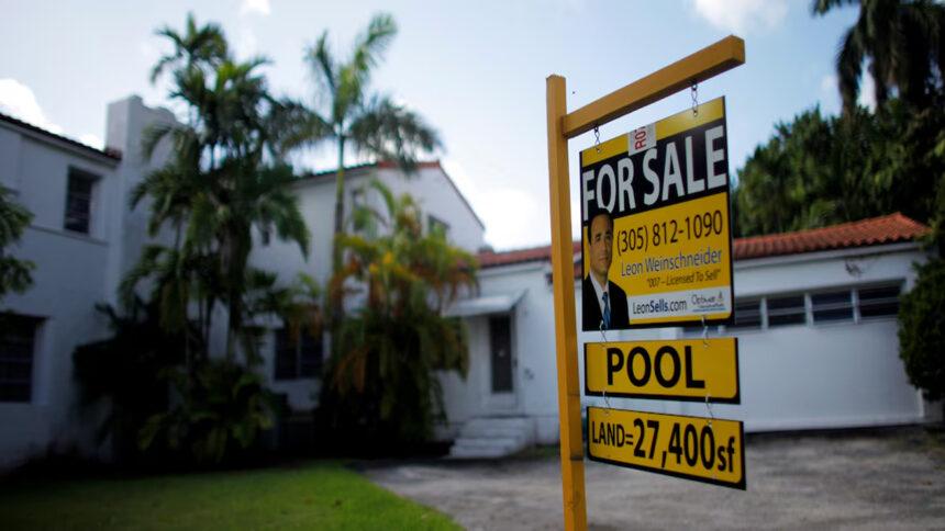 Florida evalúa eliminar el impuesto a la propiedad en medio de un aumento histórico en los precios de las viviendas