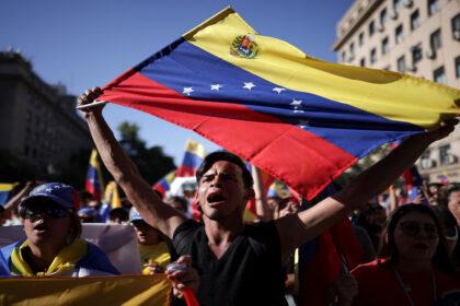 Un tribunal federal de EEUU suspendió la eliminación del estatus de protección para venezolanos ordenado por Trump