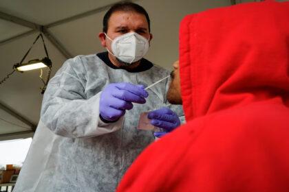 Confirman nueva variante de COVID-19 en EEUU vinculada a repunte de casos en China