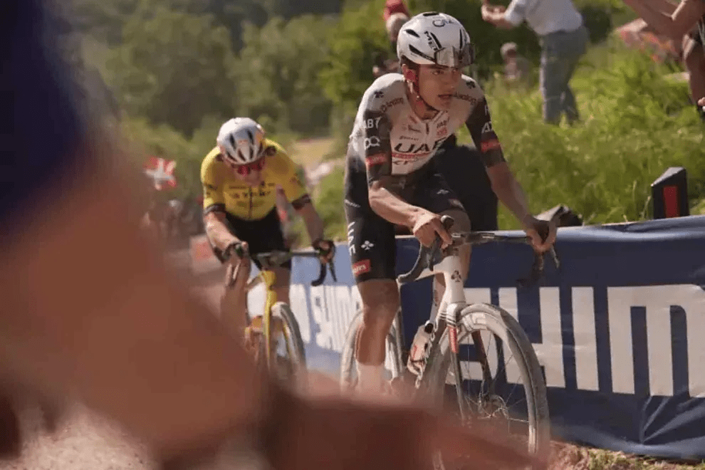 Isaac Del Toro es líder mexicano de Giro de Italia ¡Hito histórico!
