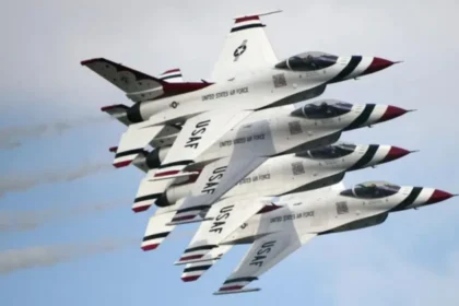 EE.UU. moviliza 30 aviones mientras crece la especulación sobre un posible ataque a Irán