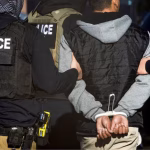ICE arresta a casi 1.500 migrantes indocumentados en el mayor operativo de su historia