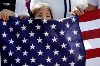 Menos nacimientos en Estados Unidos: ¿por qué las deportaciones de Trump afectan la economía? (podcast)