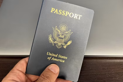 ¿Debo llevar mi pasaporte siempre conmigo en EEUU? Lo que muchos inmigrantes no saben