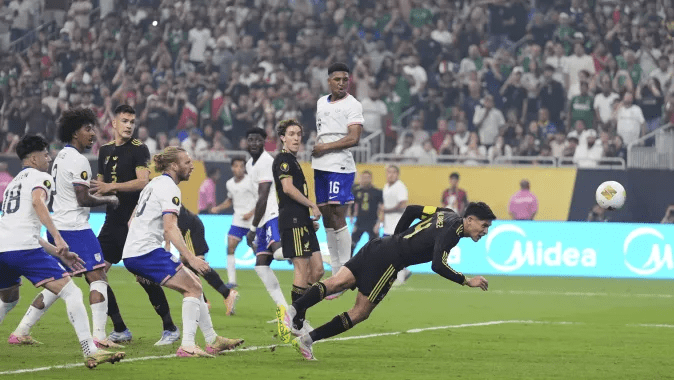 México gana la décima: alza la Copa Oro con duro triunfo sobre Estados Unidos
