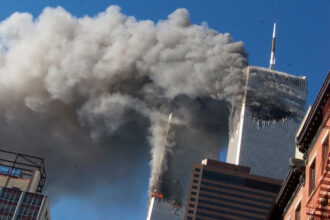 Familias víctimas de 9/11 podrán demandar a Arabia Saudita por complicidad terrorista: juez federal en Nueva York