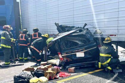 El accidente, en el que tres personas perdieron la vida, ha desencadenado una enérgica respuesta tanto a nivel estatal como federal, convirtiéndose en un punto central del debate sobre inmigración y seguridad vial.
