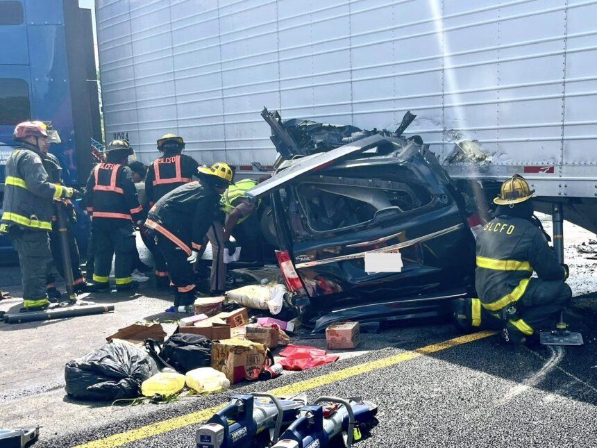 El accidente, en el que tres personas perdieron la vida, ha desencadenado una enérgica respuesta tanto a nivel estatal como federal, convirtiéndose en un punto central del debate sobre inmigración y seguridad vial.