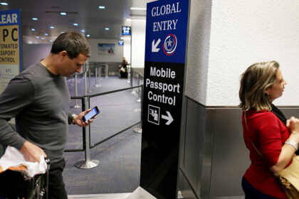 El endurecimiento de controles repercute en el turismo global y el número de visitantes cae, según reportes del sector y nuevos datos oficiales