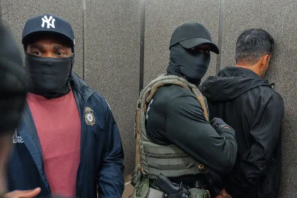 Más de 100,000 han solicitado ser agentes de ICE, afirma la agencia