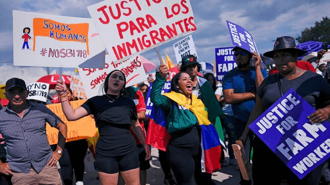 Florida ignora fallo del Supremo y sigue aplicando polémica ley contra inmigrantes