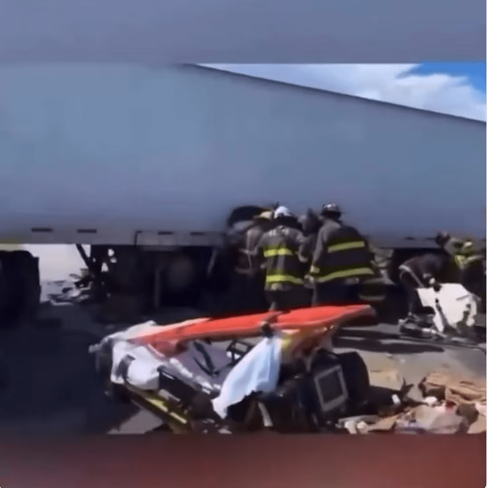 Arrestan a conductor de camión tras choque en autopista Turnpike de Florida que dejó tres muertos
