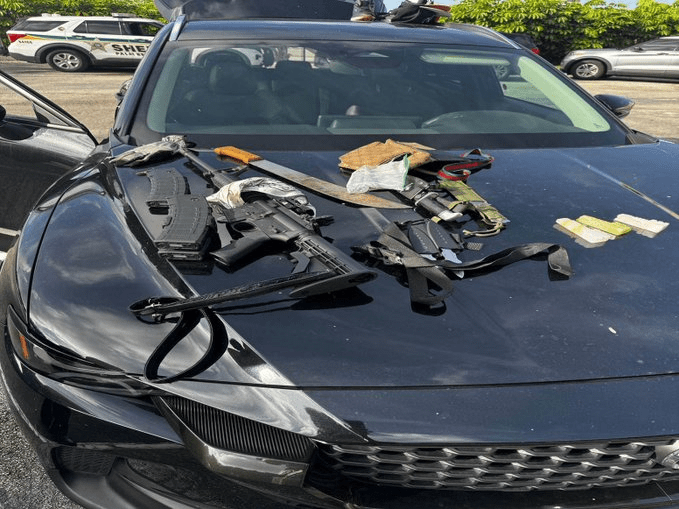 Arrestan a un hombre armado que planeaba posible tiroteo masivo en aeropuerto de Florida