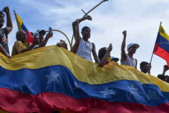 EE.UU. dice que no intervendrá en Venezuela e insta a los ciudadanos a alzarse por la libertad