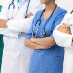 La escasez de personal en la salud ha ido en aumento en todo Estados Unidos. Según la Administración de Recursos y Servicios de Salud, el país enfrentará una falta de casi 700.000 médicos, enfermeros registrados y enfermeros técnicos para 2037.