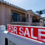 Crisis inmobiliaria en EEUU: propietarios se ven obligados a rematar sus predios en venta ante la falta de compradores
