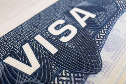 Donald Trump fija un pago de $100,000 dólares al año para la visa H-1B