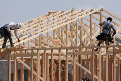 Aranceles de Trump a productos de madera y muebles entran en vigor