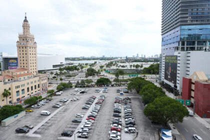 Juez de Florida frena la transferencia del terreno para la biblioteca presidencial de Trump