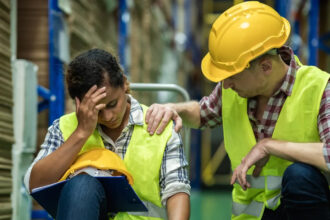 Se desploma el empleo latino en EE.UU.: 296,000 puestos perdidos en los primeros 8 meses de 2025