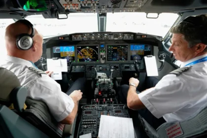 Cierre de gobierno en EE.UU. podría provocar reducción de vuelos por falta de controladores aéreos