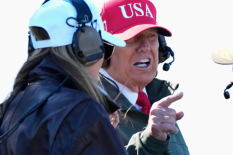 Trump confirma que atacó sexta narcolancha en el Caribe y sugiere operaciones por tierra