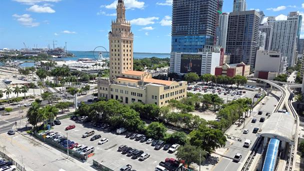 Juez de Florida frena la transferencia del terreno para la biblioteca presidencial de Trump