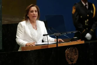 Congreso de Perú destituye a la presidenta Dina Boluarte