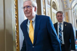 Senado de EE.UU. aprueba anular los aranceles globales impuestos por Trump a más de 100 países