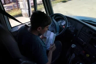 California cancela 17,000 licencias de conducir comerciales de inmigrantes