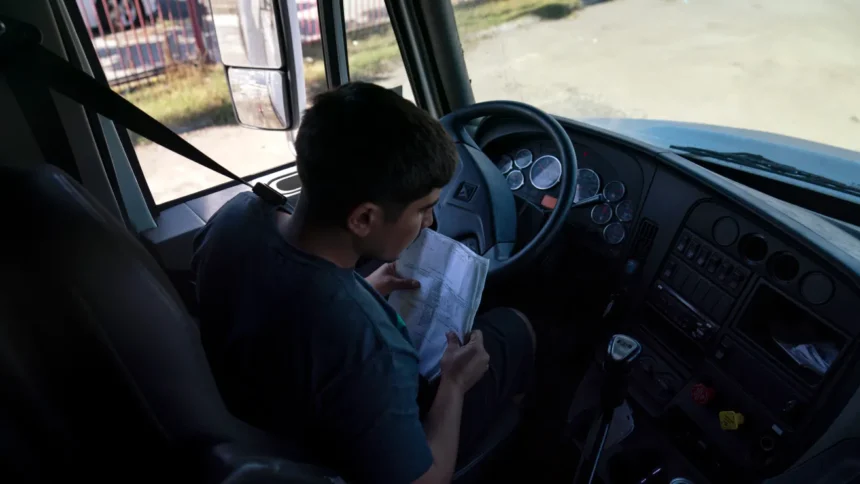 California cancela 17,000 licencias de conducir comerciales de inmigrantes