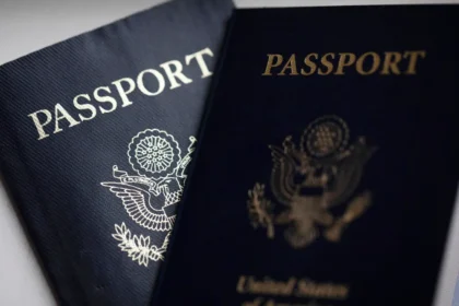 Pasaporte de EE.UU. sale del Top 10 mundial por primera vez: las razones detrás de su caída
