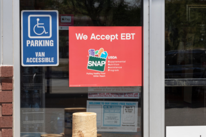 Juez ordena a Trump pagar ayuda SNAP máximo el viernes