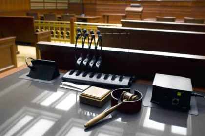 Estudio revela los estados con los retrasos más altos en tribunales de inmigración