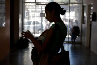 Los golpes que recibió la salud reproductiva de las mujeres en EE.UU. en 2025