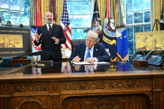 Oficialmente Trump lanza programa de “tarjeta dorada” de $1 millón de dólares