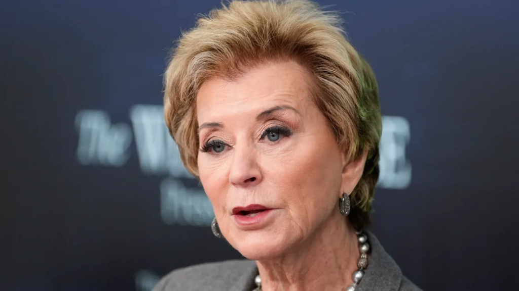 EE.UU., embargará en 2026 el salario de los deudores de préstamos estudiantiles en mora