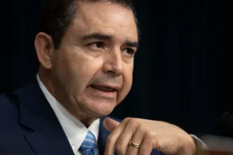Trump otorga “perdón total e incondicional” al congresista Henry Cuéllar, acusado por sobornos