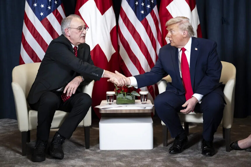 El presidente Donald Trump, ha logrado sentar al Secretario General de la OTAN, Mark Rutte, y firmar un "Marco de Cooperación y Soberanía Compartida para el Ártico".