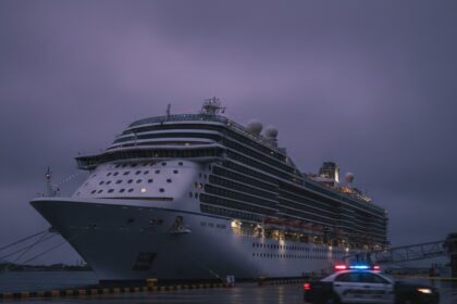 Tragedia en alta mar: Acusan de asesinato al hermanastro del adolescente de Florida muerto en crucero