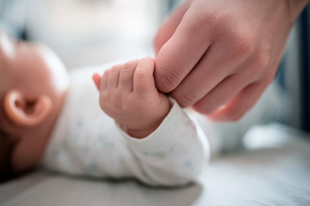 Por qué la Baja Natalidad en EE.UU. es una Amenaza de $100 Billones