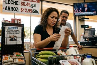 ¿El fin del romance? Por qué los latinos dan la espalda a Trump pese a su "mano dura" contra Cuba y Venezuela