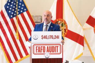 l Director Financiero de Florida, Blaise Ingoglia en rueda de Prensa en Port St. Lucie