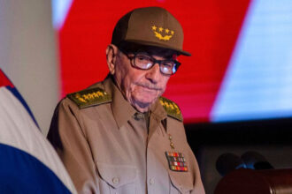 Raúl Castro acusado de haber ordenado el derribo de dos avionetas civiles sobre aguas internacionales el 24 de febrero de 1996.