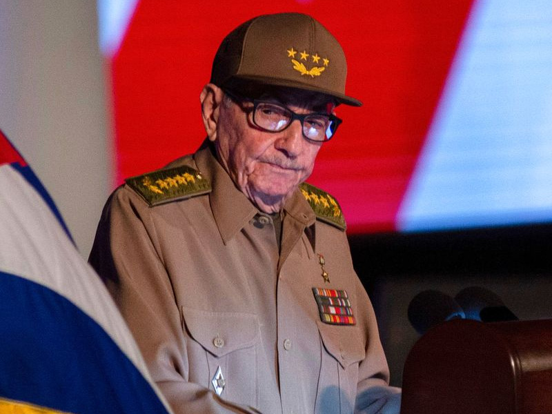 Raúl Castro acusado de haber ordenado el derribo de dos avionetas civiles sobre aguas internacionales el 24 de febrero de 1996.