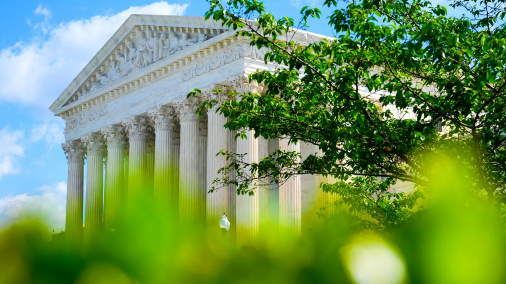 ¿Adiós al TPS? La Corte Suprema y el "Presupuesto Fantasma" del DHS: Lo que debes saber